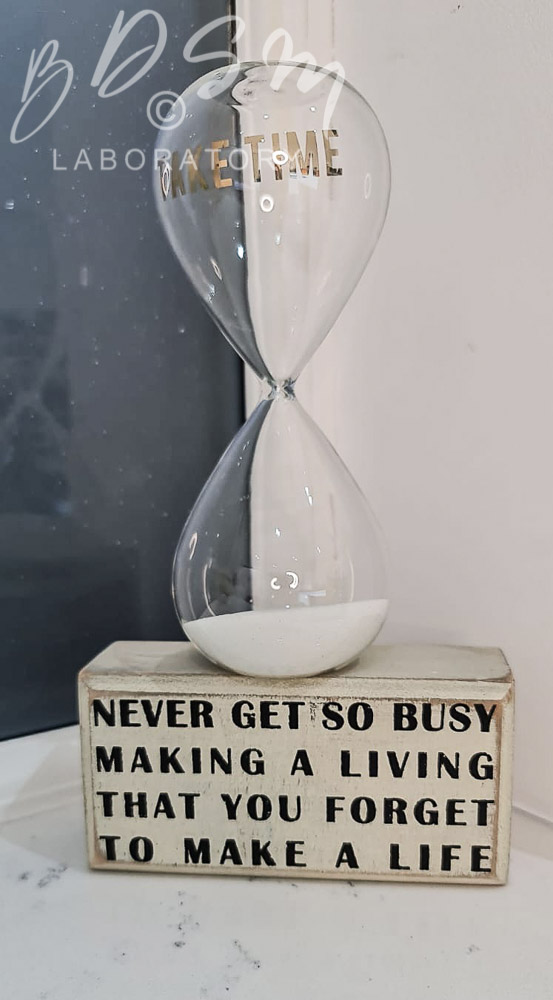 hour glass timer quote never get so busy making a living that your forget to make a life