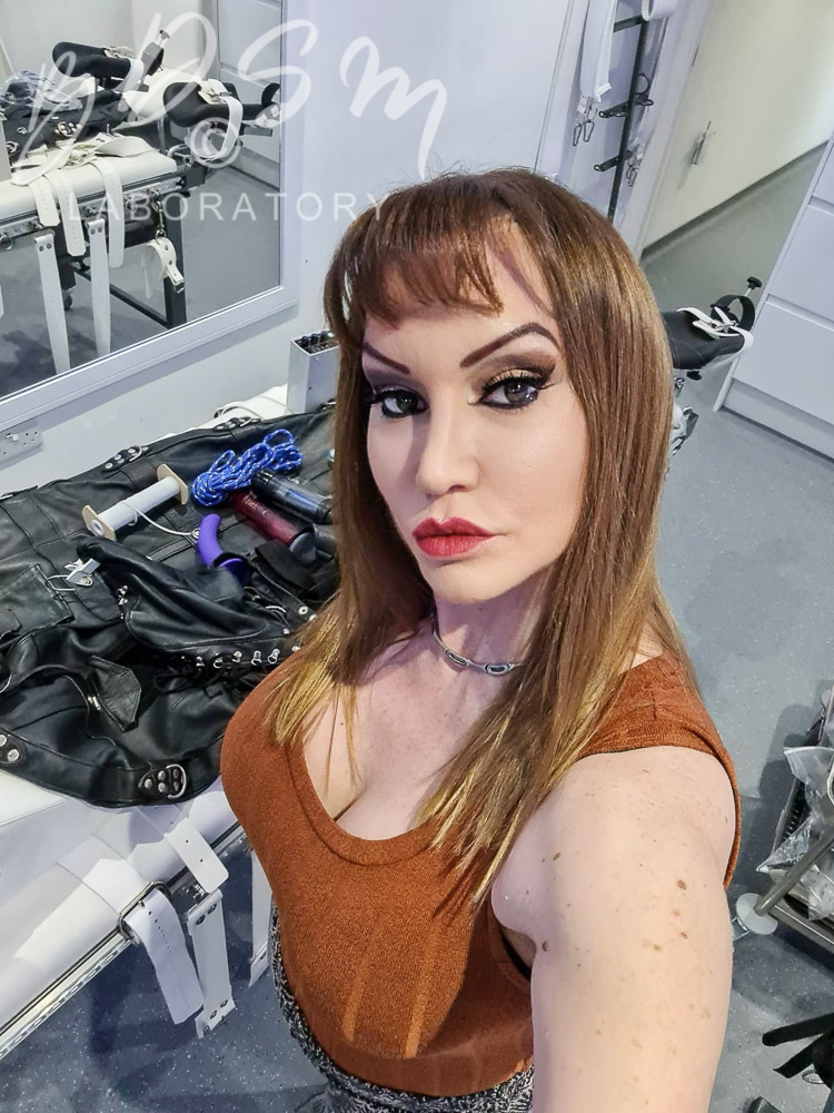 Mistress Miranda in London