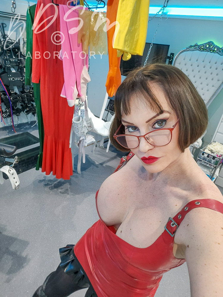 Mistress Miranda at the BDSM Laboratory