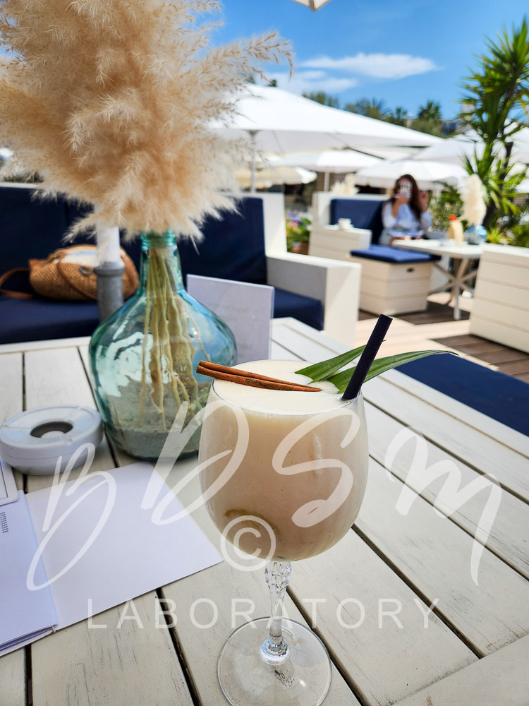 Cocktail travel luxury